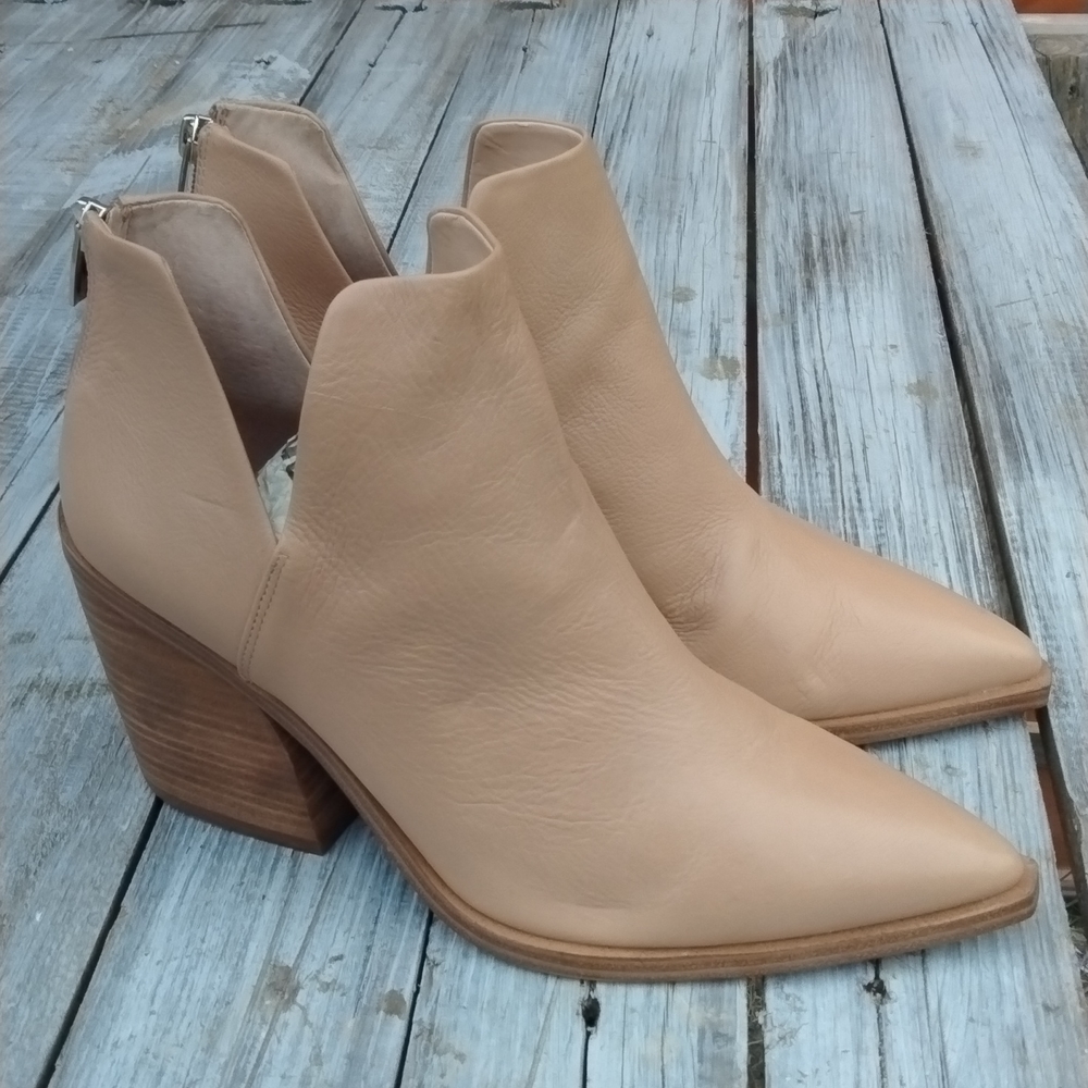 VINCE CAMUTO Ankle Boots. - Picture 4 of 14